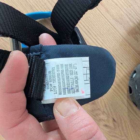 Black Diamond Momentum Kids Climbing Harness - Picture 8 of 9